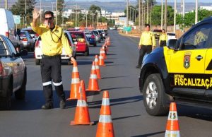 Coronavírus faz Detrans liberarem de CNH vencida a teste de bafômetro