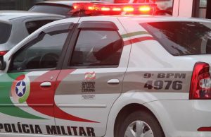 Após perseguição policial, três homens são presos e um adolescente apreendido em Capivari de Baixo