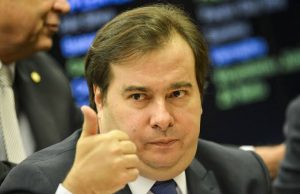 Presidente do Senado indica que eleições municipais serão adiadas, mas sem prorrogação de mandados