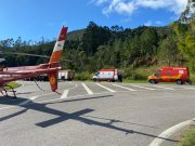 Motociclista sofre queda na BR-101 e é socorrido de helicóptero dos bombeiros