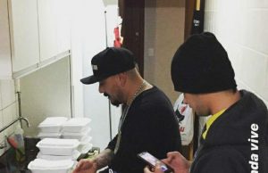 Grupo de voluntários se organiza para entregar marmitas a moradores de rua em Tubarão