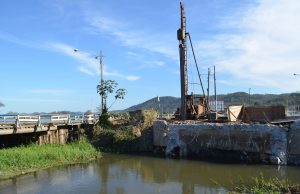 Iniciado o estaqueamento para a construção da ponte sobre o Rio Corrêa