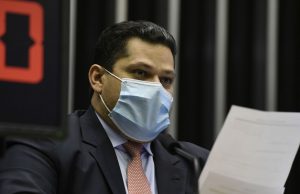 Congresso promulga emenda que adia eleições municipais para novembro