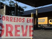 100 mil funcionários dos Correios aderem à greve após assembleias