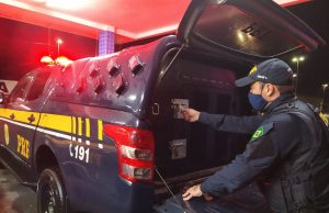 Foragido que responde por estelionato contra a Caixa Econômica é capturado pela PRF, em Tubarão