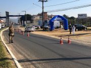 PM participa de barreira sanitária em Braço do Norte