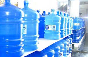 Procon realiza pesquisa de preços de água mineral em Tubarão