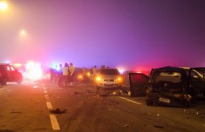 Engavetamento de 22 veículos no Paraná resulta em oito mortes