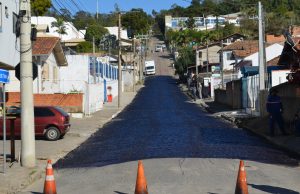 Rua Pedro Gomes de Carvalho, em Tubarão, tem pavimentação iniciada
