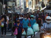 População do Brasil passa de 211,7 milhões de habitantes, estima IBGE