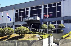 Casal acusado de homicídio cometido com espada, em Orleans, irá a júri