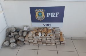 61 kg de maconha escondidos em carro guinchado são apreendidos em Tubarão