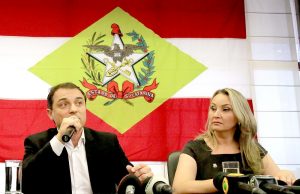 Abertura do processo de impeachment de Moisés e sua vice é autorizada por unanimidade