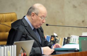 Celso de Mello decide que depoimento de Bolsonaro será presencial