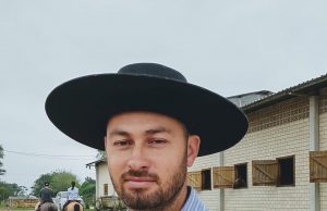 Candidato a vereador em Tubarão apresenta proposta para criar programas de equoterapia utilizando os CTGs da cidade