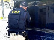 Homicida condenado é preso com CNH falsa na BR-101, em Tubarão