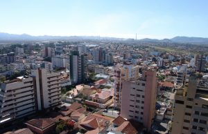 Temperaturas seguem altas, mas frente fria deve trazer chuva ainda nesta segunda