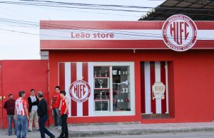 Nunca é só futebol; Hercílio Luz inicia campanha de arrecadação de material escolar