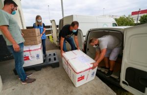 Iniciada distribuição das vacinas que chegaram da índia para municípios de SC