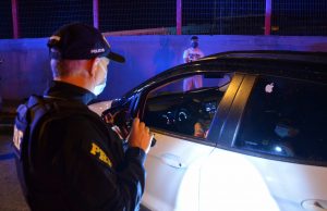 PRF flagra 62 motoristas embriagados neste fim de semana em SC