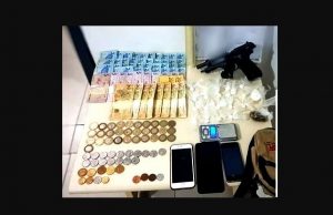 Dupla é presa com drogas e simulacro em Garopaba