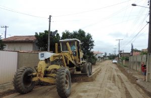 Vias públicas de Tubarão recebem manutenção para aprimorar trafegabilidade