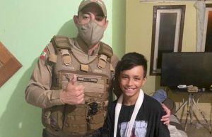 PM de folga socorre menino de 10 anos no Farol de Santa Marta