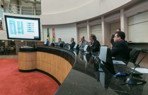 Plenário da Alesc aprova revogação da prisão de Julio Garcia