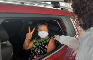 Mais 250 idosos são vacinados em drive-thru