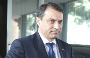 Governador de SC é notificado e deixa o cargo nesta terça-feira (30)