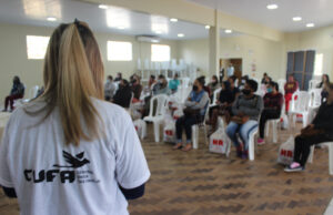 50 mães chefes de família recebem cestas básicas em projeto da Cufa
