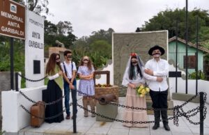 Apresentação teatral marca início da programação do bicentenário de nascimento de Anita Garibaldi