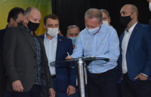 Prefeito prestigia atos de convênio para pavimentação da rodovia Ageu Medeiros e entrega de emendas impositivas