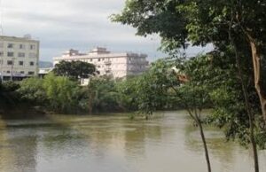 Ladrão tenta fugir a nado pelo rio em Tubarão