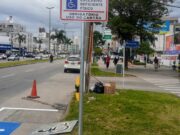 Município inicia adequações para sinalizar vagas especiais de estacionamento para autistas