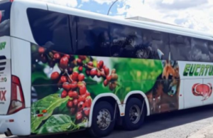 Ônibus envolvido em acidente fatal foi recolhido por irregularidades, diz PM