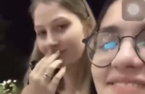 Vídeo de universitárias debochando de colega de 40 anos viraliza nas redes sociais e gera revolta