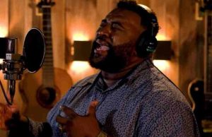 CANTOR GOSPEL MARCELO GONÇALVES SE APRESENTA NESTA SEGUNDA-FEIRA (27), EM TUBARÃO