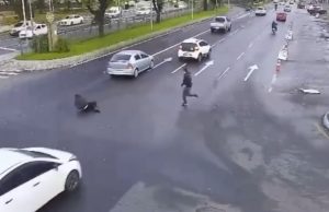 AGENTE DA POLÍCIA CIVIL DE FOLGA IDENTIFICA FORAGIDO E REALIZA A CAPTURA APÓS PERSEGUIÇÃO NO CENTRO DE CRICIÚMA