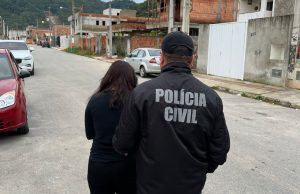 PCSC FINALIZA INVESTIGAÇÃO E CUMPRE MANDADO DE PRISÃO DE MULHER SUSPEITA DE AUXILIAR NO ROUBO EM RESIDÊNCIA OCORRIDO EM BLUMENAU