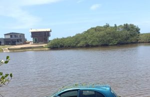 Ação conjunta PRF e PF apreende 250kg de maconha após fuga em Barra Velha