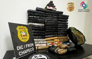 EM CHAPECÓ, OPERAÇÃO CONJUNTA ENTRE A PCSC E A PMSC RESULTA NA APREENSÃO DE 30 QUILOS DE DROGAS E PRISÃO DE DUAS PESSOAS