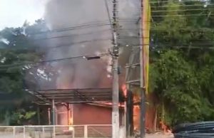 Casa de Tiu Franca pega fogo em SC