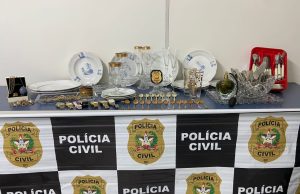 POLÍCIA CIVIL RECUPERA OBJETOS FURTADOS DA CASA DE IDOSA DE 81 ANOS POR CUIDADOR EM PALHOÇA
