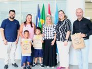 Estudantes de Tubarão recebem kits escolares em ação solidária da OAB e CAASC