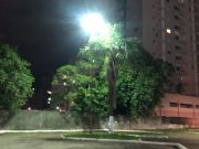 Praça que servia de refúgio para usuários de drogas recebe nova iluminação em Tubarão