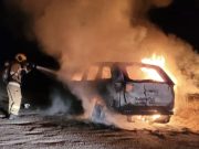 Jeep é destruído por incêndio em estrada da região