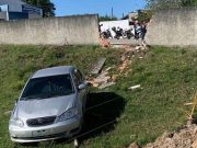 Motorista atravessa muro de posto de saúde em Tubarão