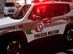 Árbitro é flagrado com simulacro de arma de fogo após confusão em jogo de futebol em Imbituba