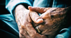 Neto é detido após agredir a própria avó e destruir residência de idosa